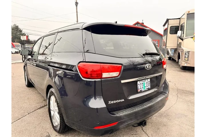 $8998 : 2016 Sedona LX image 6