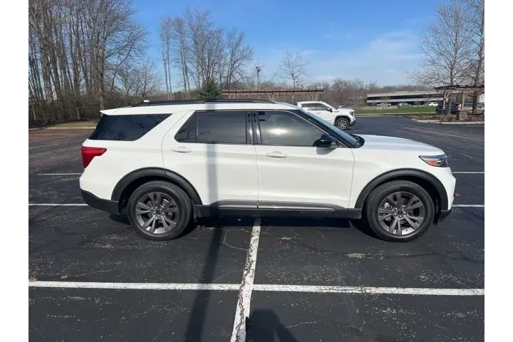 $29150 : Ford Explorer 2022 AWD XLT 4 image 5