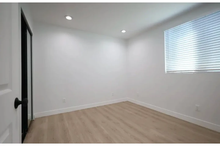 $2200 : 3Bed 2Bath Apt in koreatown image 6