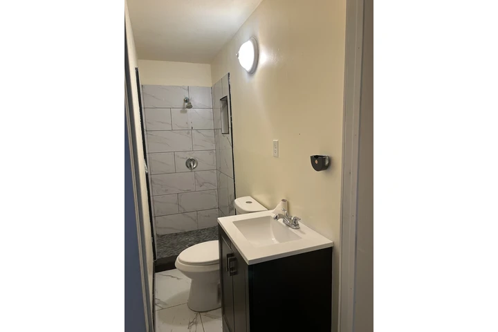 $1900 : 1 Bd en Compton y central image 8