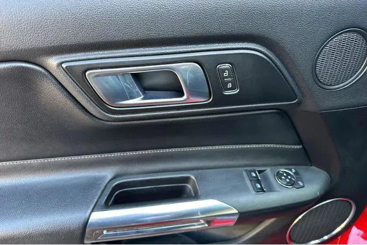 $22995 : Ford Mustang 2022 EcoBoost P image 10