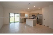 $2350 : Se Renta Hermosa Casa thumbnail