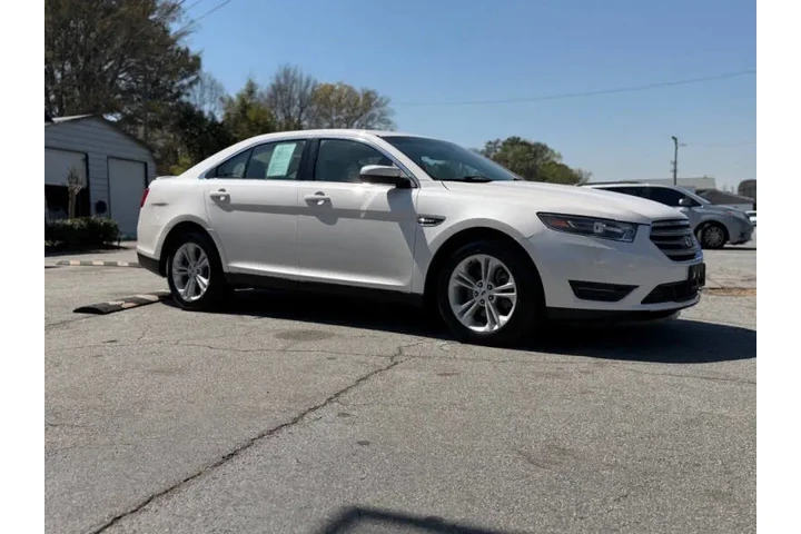 2017 Taurus SEL image 9