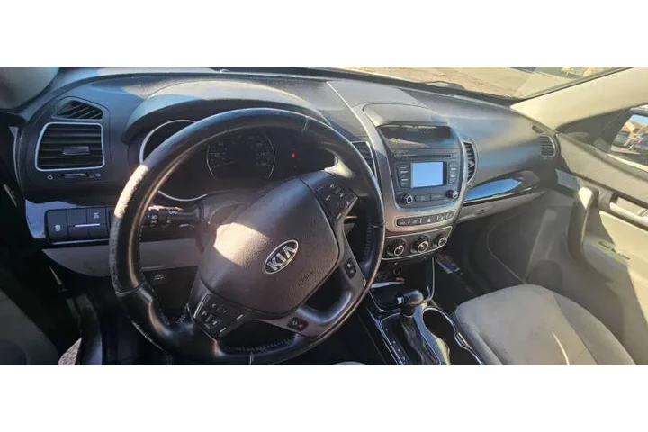 $9495 : 2015 Sorento LX image 6