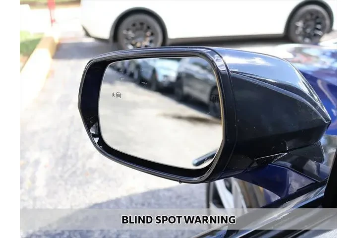 $30990 : Cadillac LYRIQ 2024 AWD Tech image 4