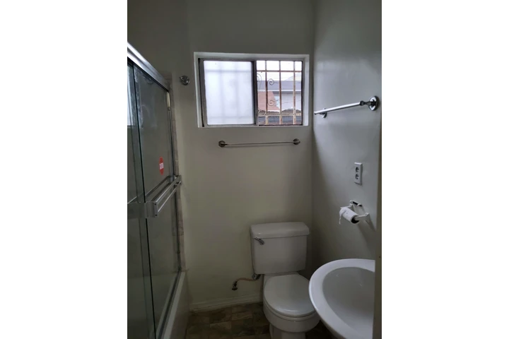 $895 : ROOM FOR RENT IN LONG BEACH image 2