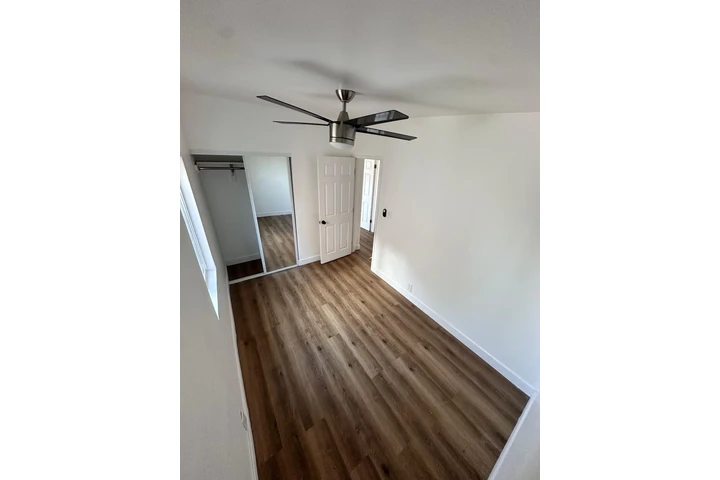 $4500 : CASA 4 CUARTOS 3 BANOS !!! image 8