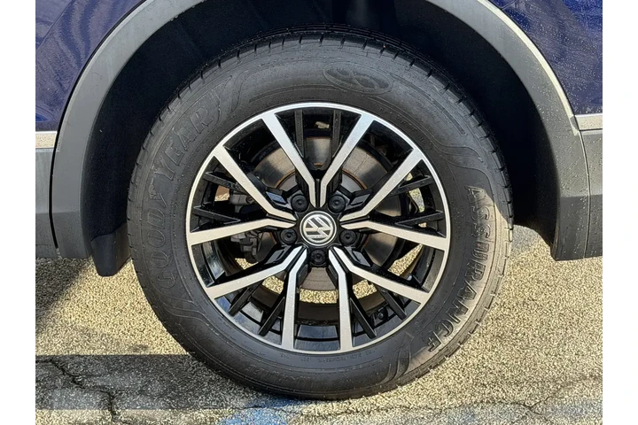 $15995 : Volkswagen Tiguan 2021 SE 4d image 10