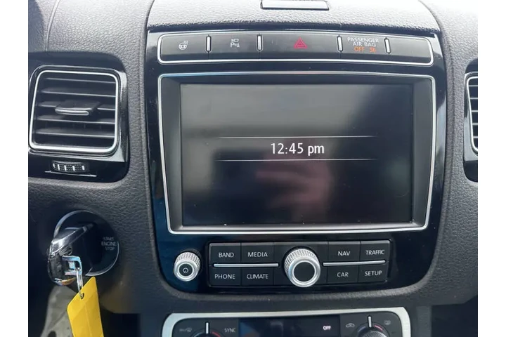 $12900 : 2017 Touareg V6 Wolfsburg image 10