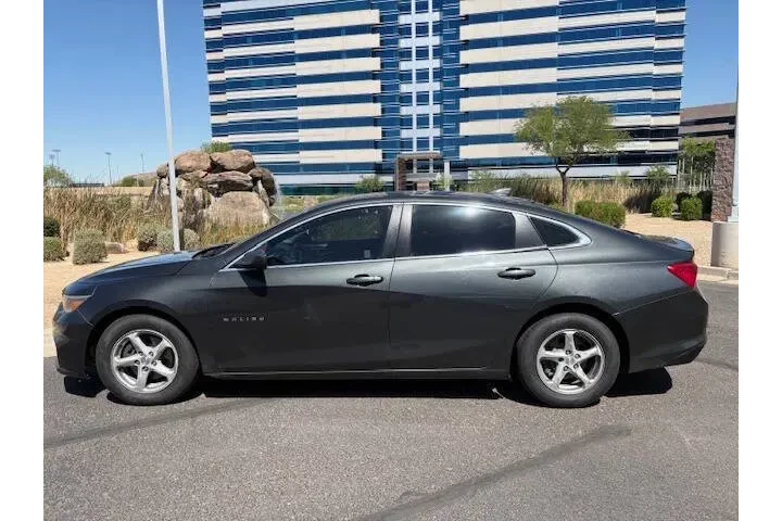 $7995 : 2017 Malibu LS image 9