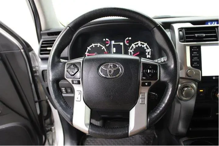 $42879 : Toyota 4Runner 2023 4x4 SR5 image 9