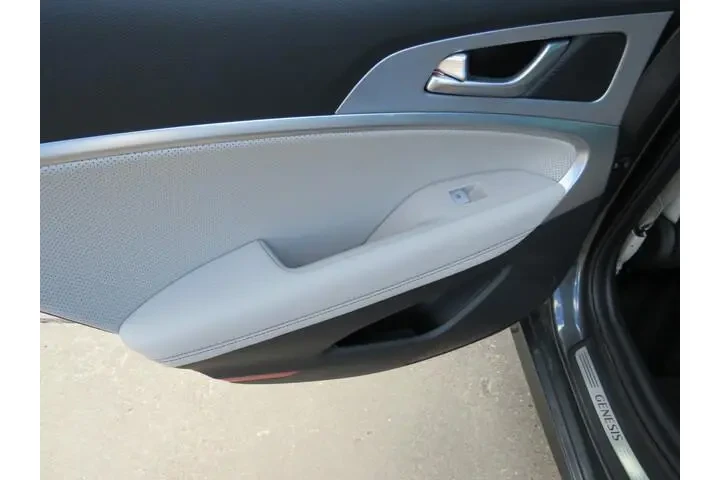 $31991 : Genesis G70 2020 AWD 3.3T 4d image 8