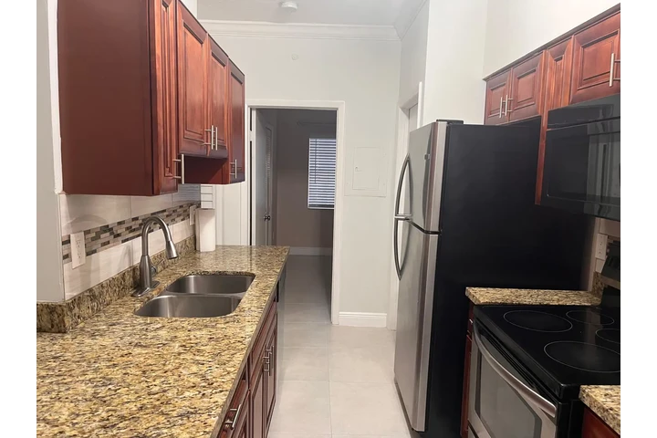$2200 : Apto Remodelado con  /Laundry image 10