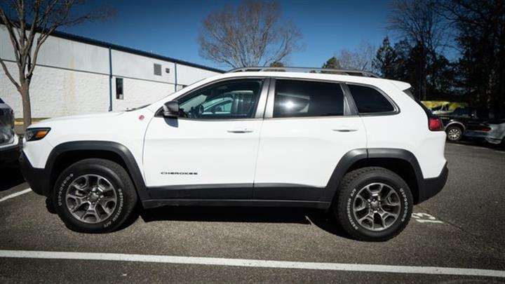 $26598 : PRE-OWNED 2021 JEEP CHEROKEE image 2