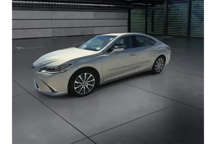 $31388 : Lexus ES 350 2019 Luxury 4dr image 4