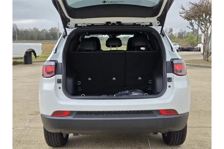 $30990 : Jeep Compass 2026 4x4 Latitu image 10