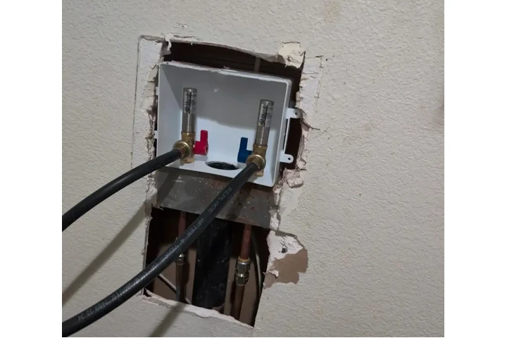 Handyman/ Plomeria image 4