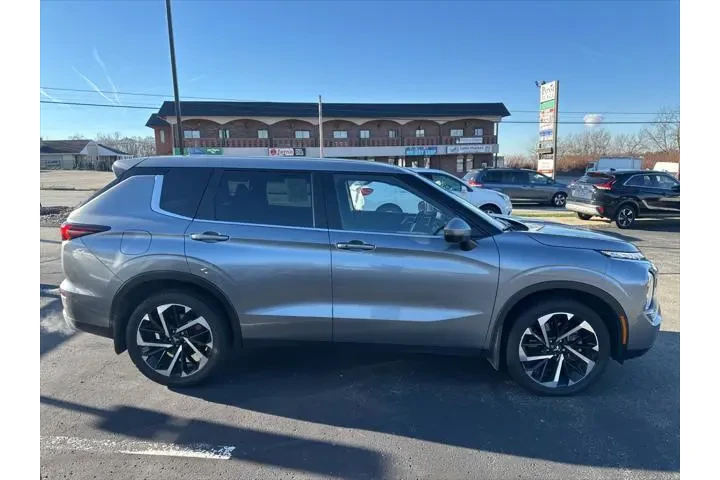 $23180 : Mitsubishi Outlander 2023 AW image 2