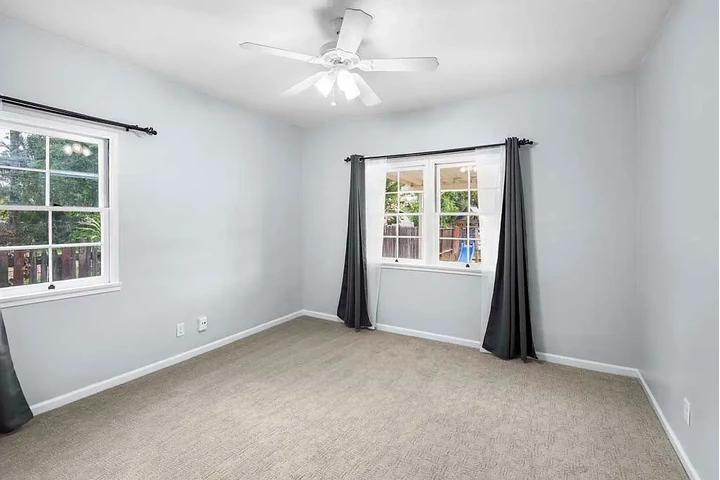 $800 : 2 Spacious Bedrooms all newly image 9