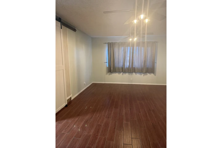 $900 : Se Renta 1 cuarto image 1