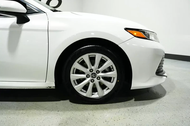 $16138 : 2019 Camry image 4