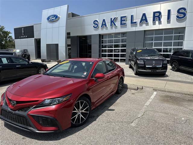 $23999 : 2021 Camry SE Sedan I-4 cyl image 3