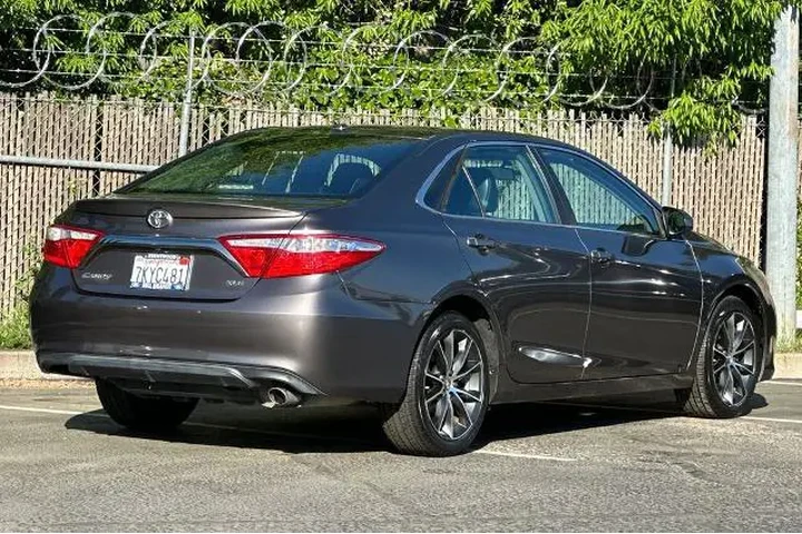 $14598 : Toyota Camry 2015 SE 4dr Sed image 3