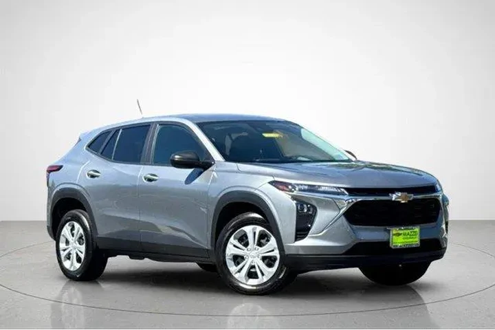 $19967 : Chevrolet Trax 2025 LS 4dr C image 2