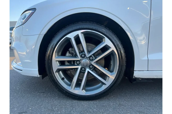 $17117 : Audi A3 2018 AWD 2.0T quattr image 10