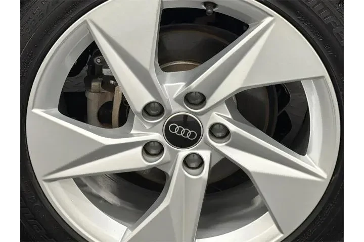 $24000 : Audi A3 2024 Premium 40 TFSI image 5