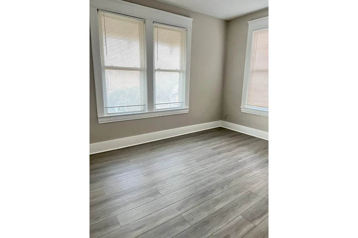 $1000 : Hermosa vivianda renovada enLR image 9