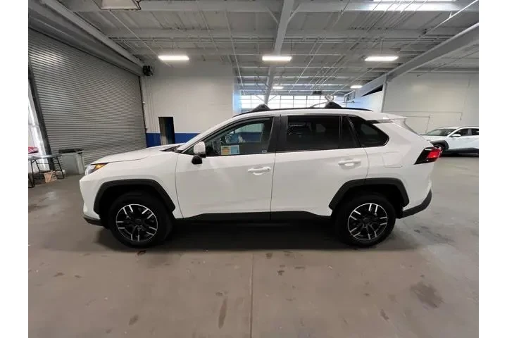 $29964 : Toyota RAV4 2023 AWD XLE 4dr image 6
