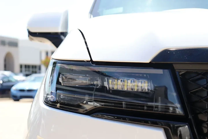 $55550 : 2021 Escalade Sport image 6