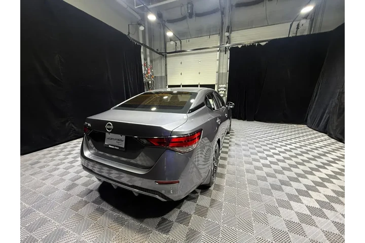$25005 : Nissan Sentra 2025 SV 4dr Se image 5