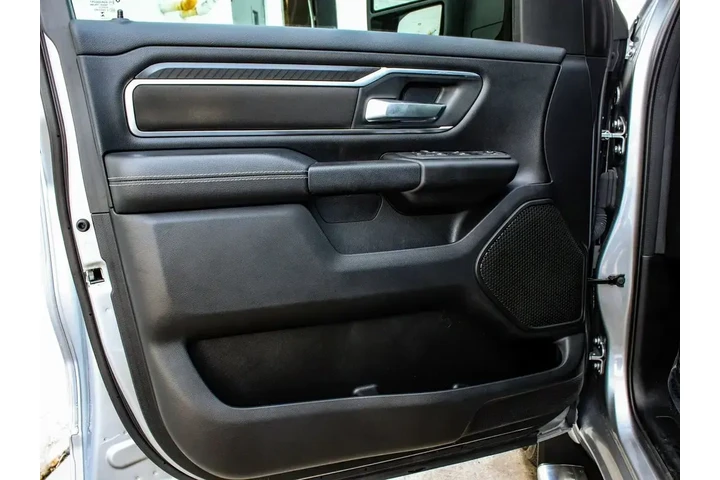 $38450 : Ram 1500 2025 4x4 Big Horn 4 image 8