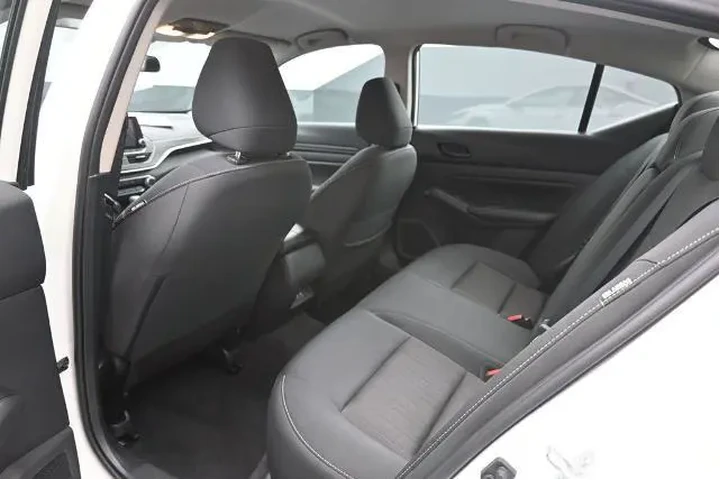 $20945 : Nissan Altima 2025 2.5 SV 4d image 2