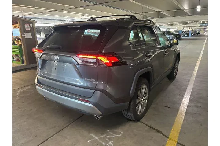 $32995 : Toyota RAV4 2022 Limited 4dr image 2