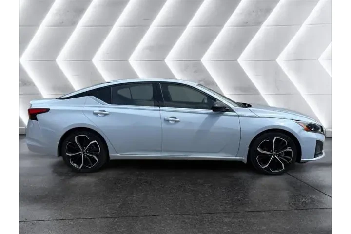 $19995 : Nissan Altima 2023 2.5 SR 4d image 5
