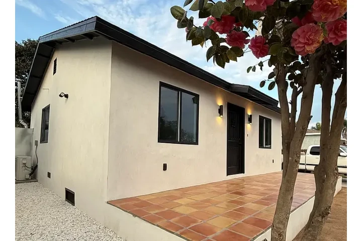 $1620 : 2 bedrooms All utilities image 1