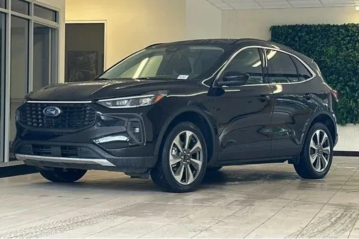 $27844 : Ford Escape 2025 AWD Platinu image 8