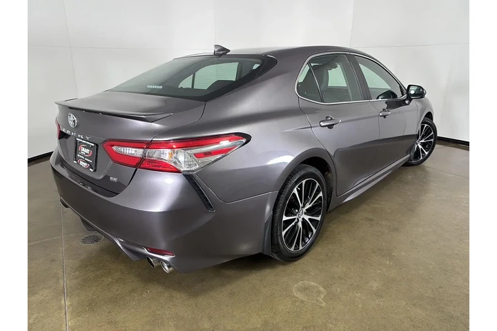 $18743 : 2019 Camry SE image 8