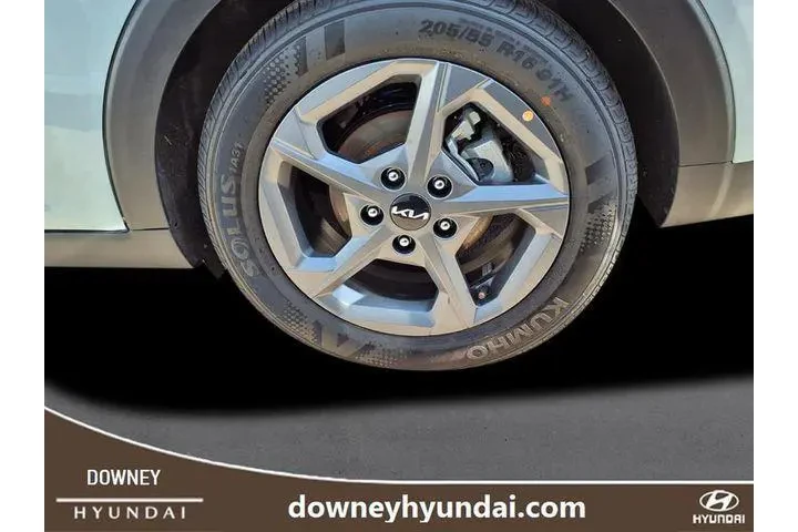 $21580 : Kia K4 2025 LXS 4dr Sedan image 6