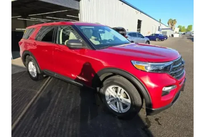$35950 : Ford Explorer 2024 AWD XLT 4 image 3