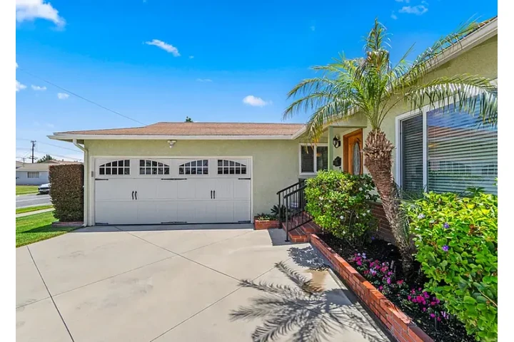 $2200 : ABC School District four-bed image 2