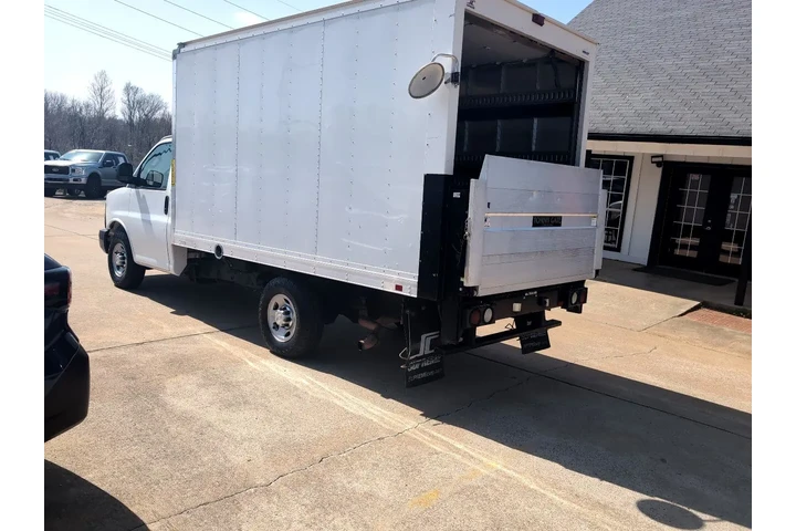 $19995 : 2016 Express Commercial Cutaw image 3