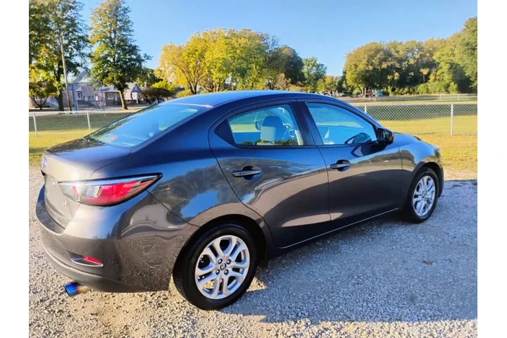 $13995 : 2018 Yaris iA image 7