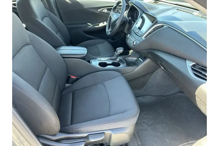$17079 : Chevrolet Malibu 2024 LT 4dr image 9