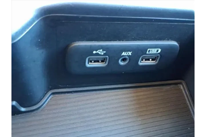 $29988 : Ram 1500 Classic 2024 4x2 SL image 10