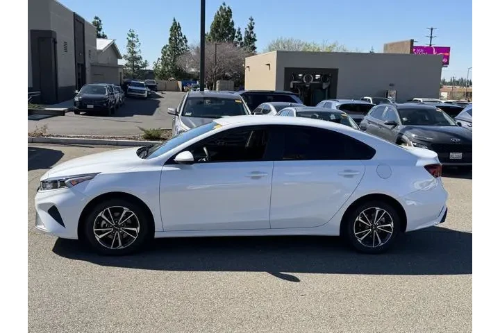 $18991 : Kia Forte 2023 LXS 4dr Sedan image 4