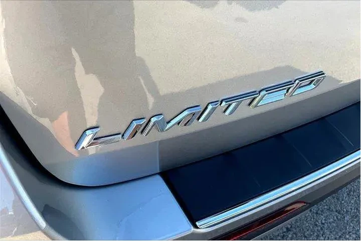 $36995 : Ford Explorer 2023 AWD Limit image 8